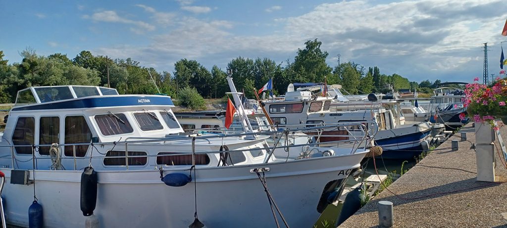 La halte fluviale en rive droite du canal latéral à l'Oise'